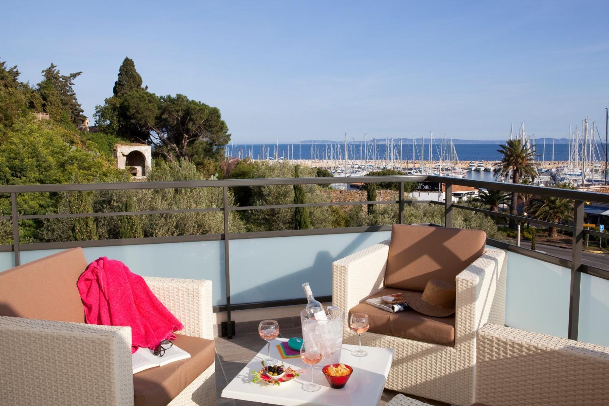 Hotel Baptistin Le Lavandou Exterior photo