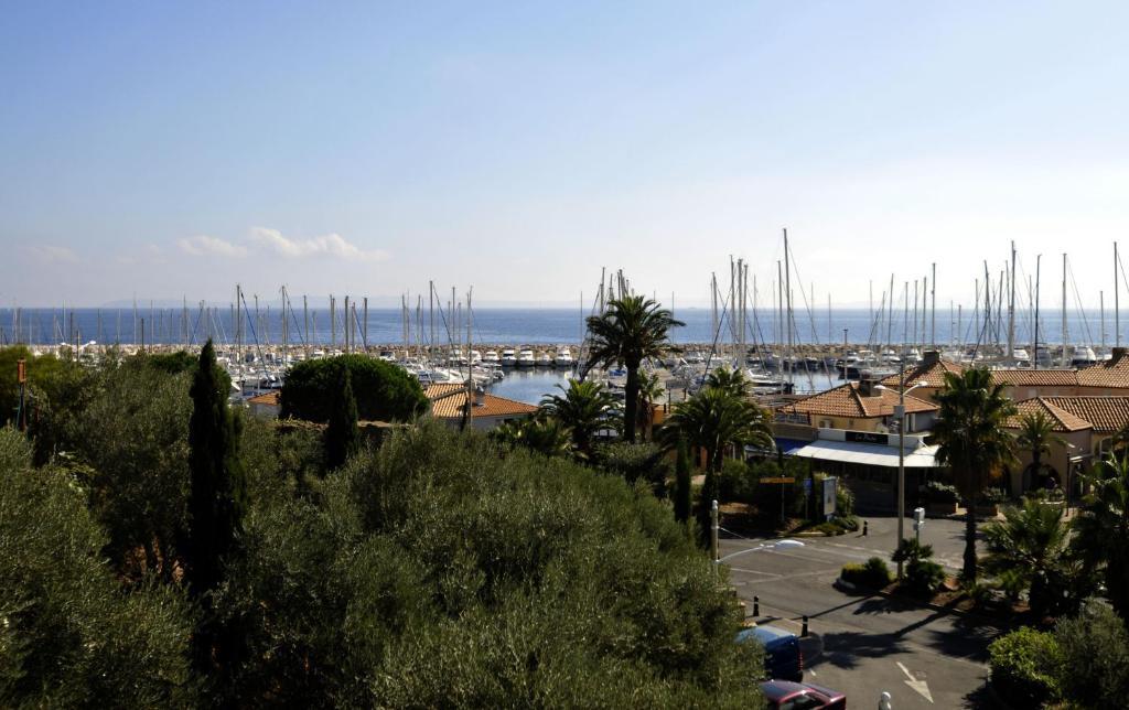 Hotel Baptistin Le Lavandou Exterior photo